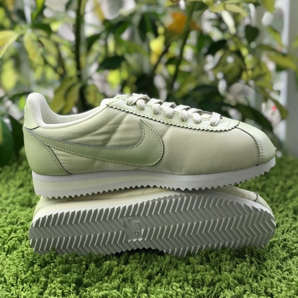 NWT Nike Cortez Nylon Light Bone WMNS - Picture 2 of 8